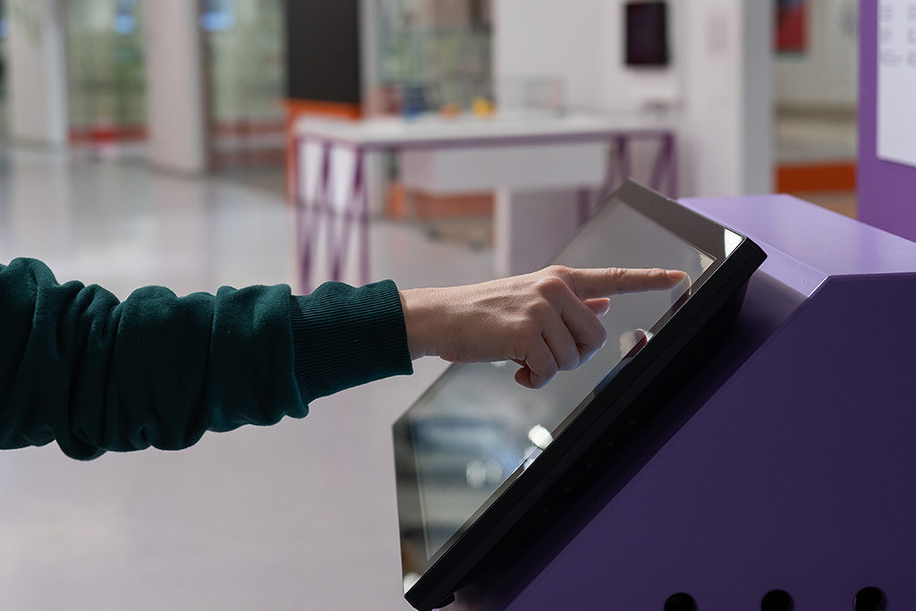 How Smart Queuing Systems Transform Patient Flow, Customer Experience, and Service Efficiency